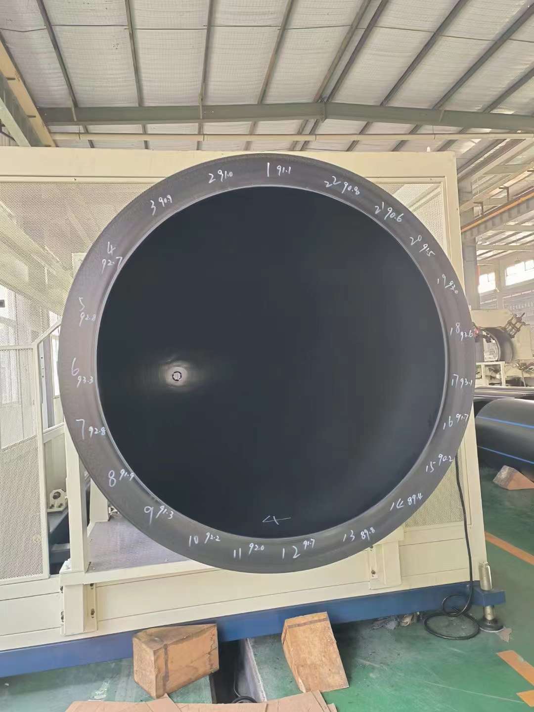 Rúry s vysokou hrúbkou a veľkým priemerom: ako sa vyhnúť priehybu pri vytláčaní rúr