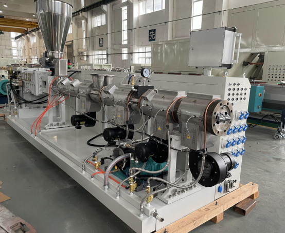 Veci, ktoré tvoria linku na vytláčanie plastových rúr