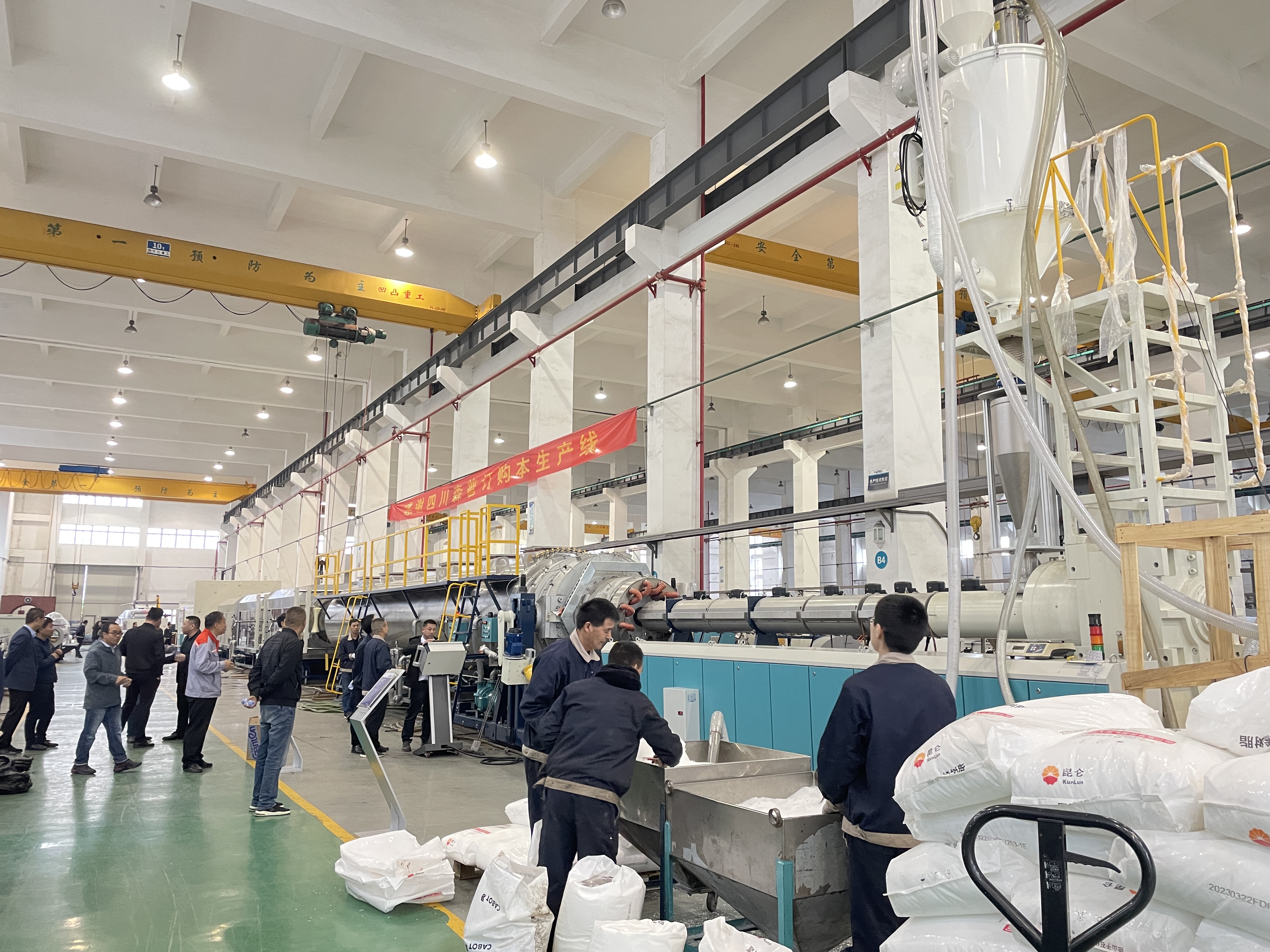 Vplyv výberu materiálu na výkon plastového extrudéra: Výber správnej živice Úvod