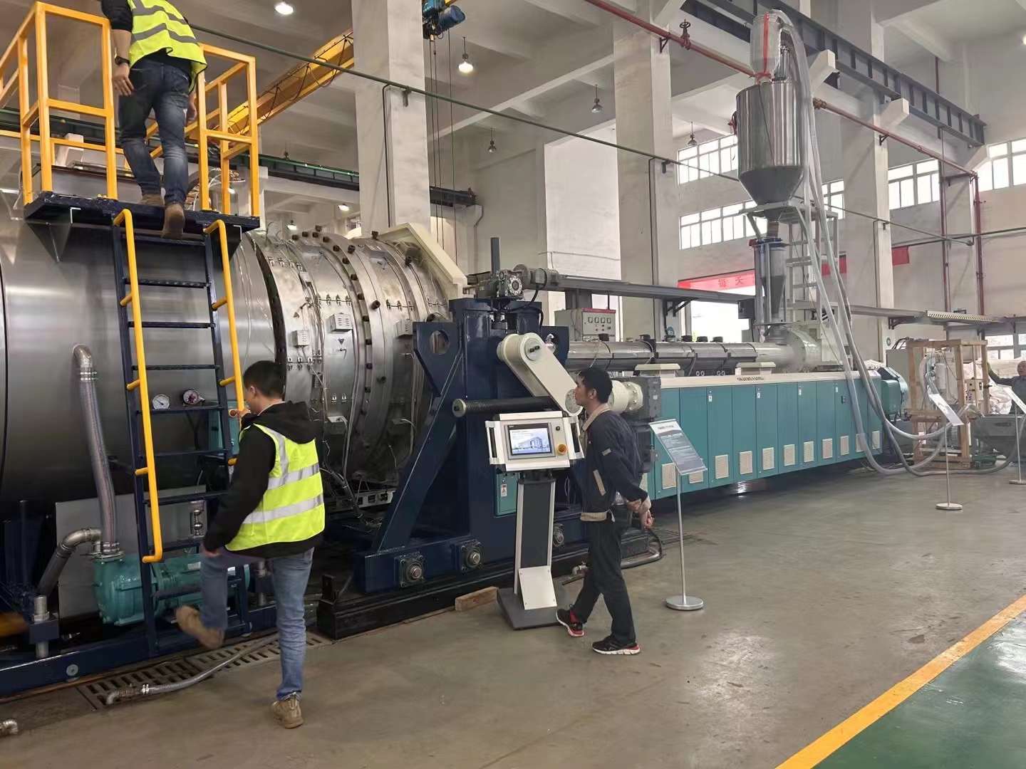 Kľúčové body pre počiatočné vybavenie a technológiu výroby PE rúr s veľkými priemermi nad 2000 mm